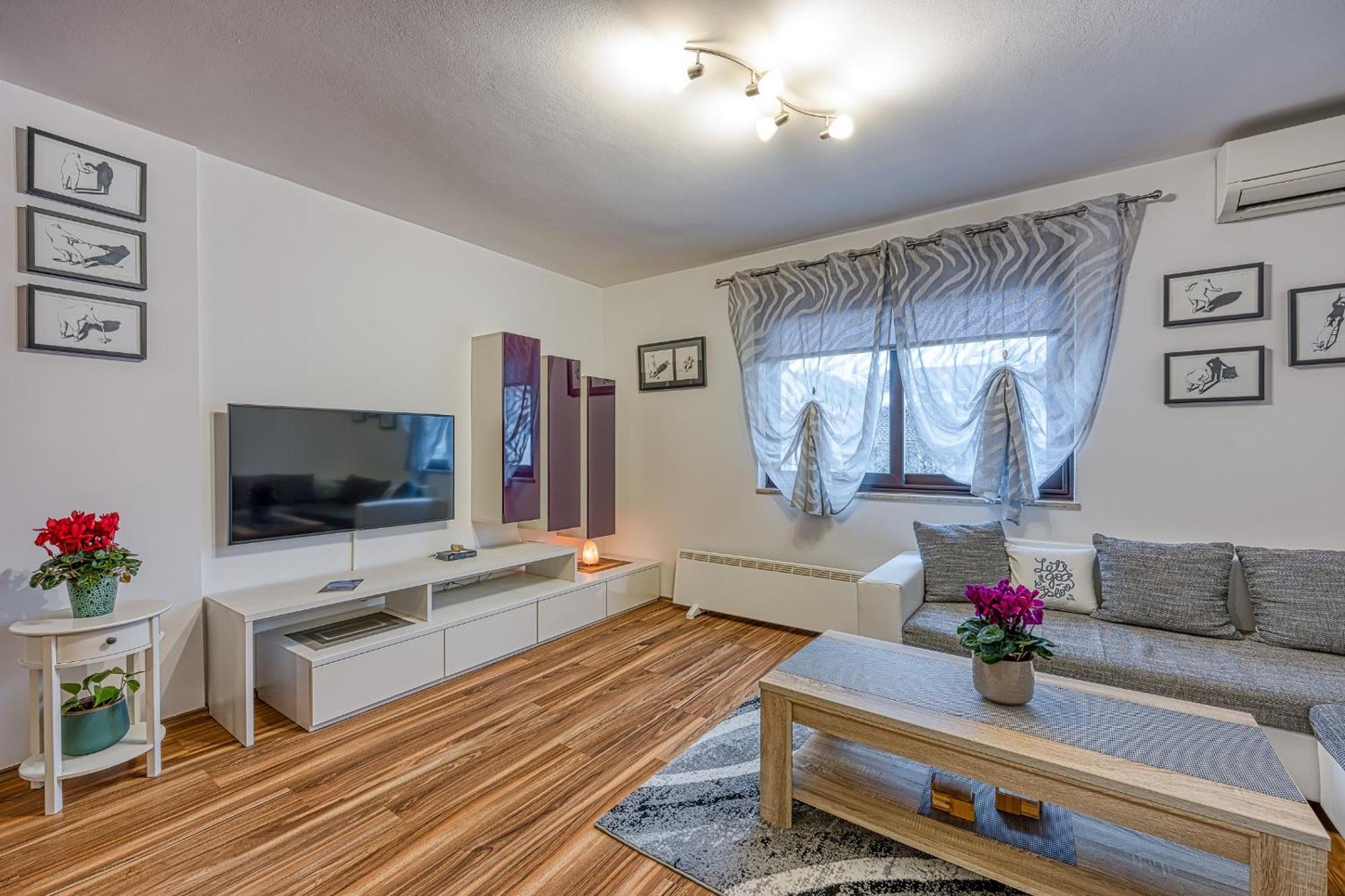 Apartments Suki ロヴィニ エクステリア 写真