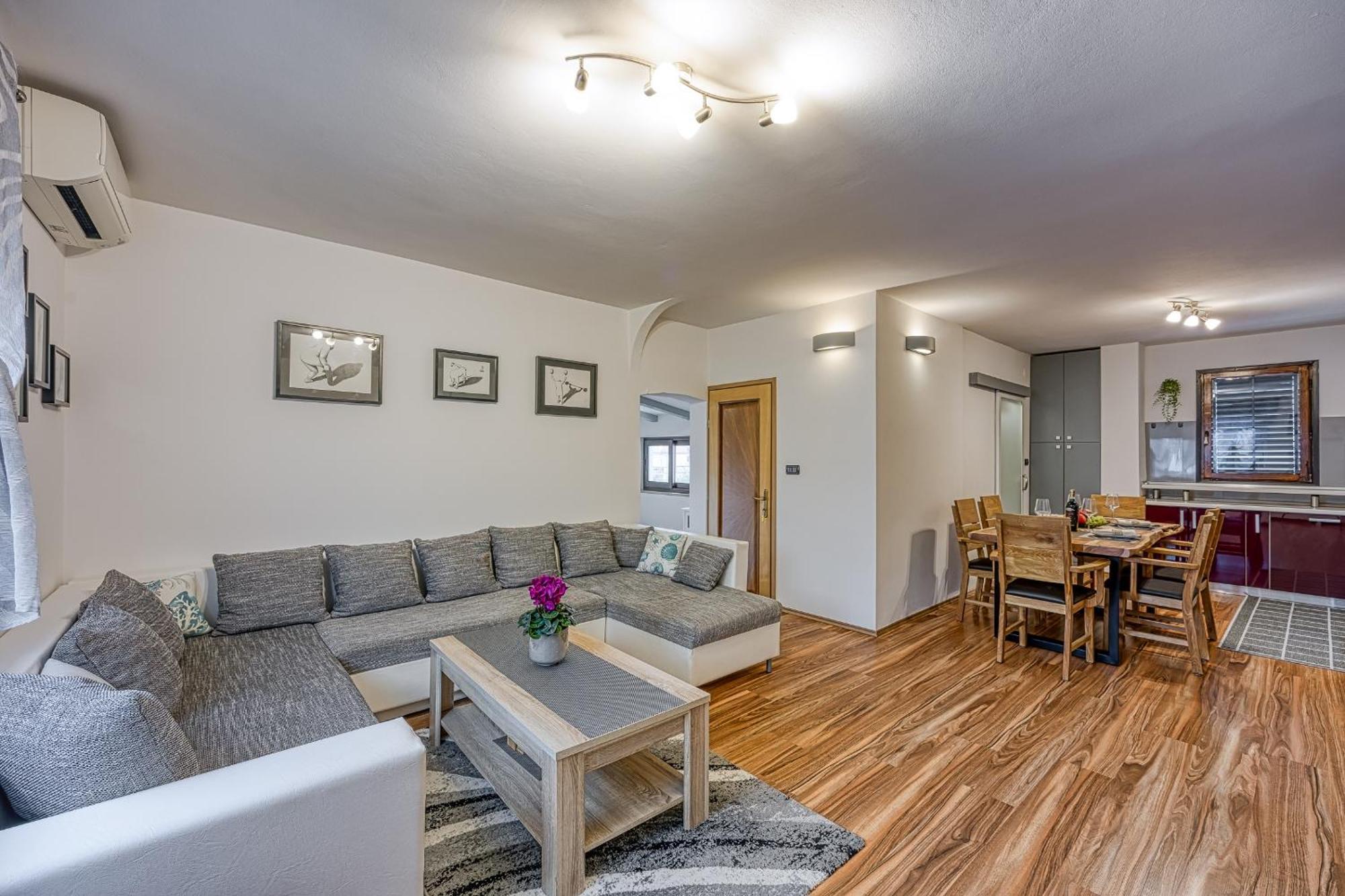 Apartments Suki ロヴィニ エクステリア 写真